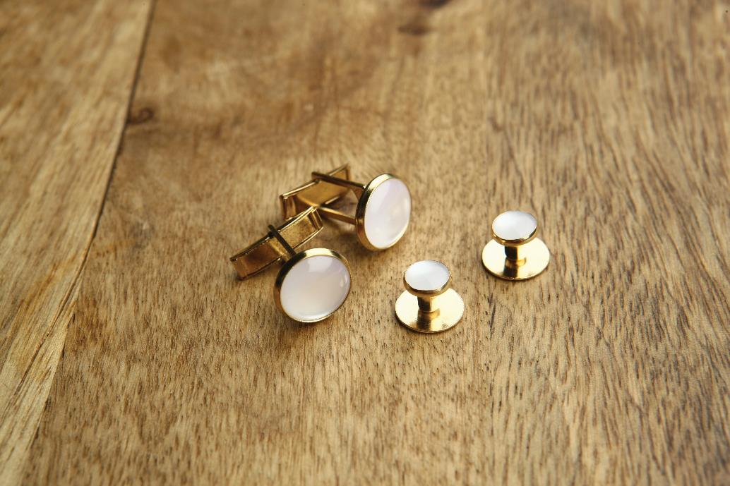 GOLD CUFFLINK